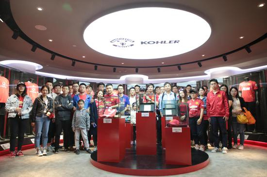 曼联球迷联盟会成员合影