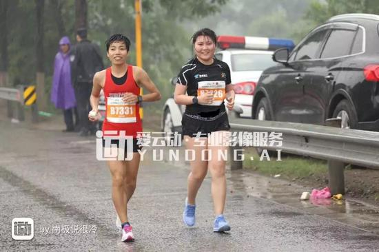 （雨中战斗的快乐）