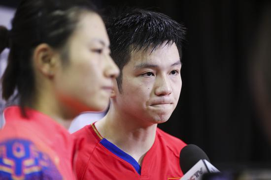 樊振东神情沮丧。
