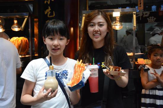 张本美和在城隍庙。中国乒乓球学院供图