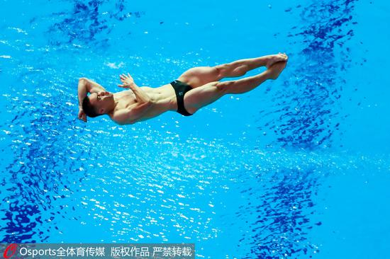 李世鑫在比赛中。
