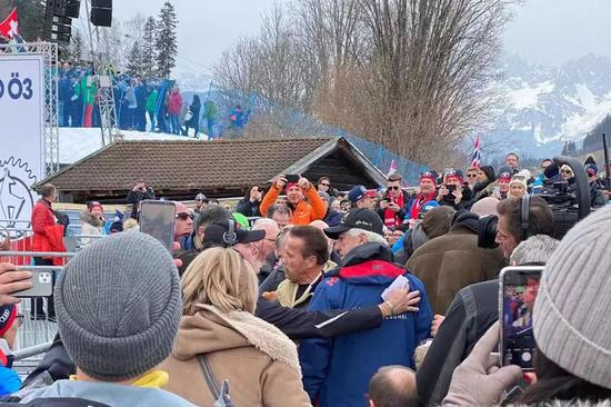 上周在哈南卡姆看大赛偶遇施瓦辛格@Kai