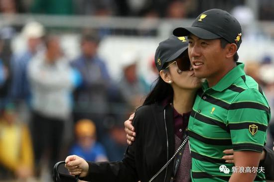 潘政琮与太太在2019年总统杯