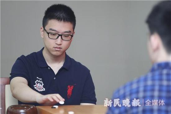 图说：屠晓宇在比赛中 新民晚报记者 李铭珅 摄