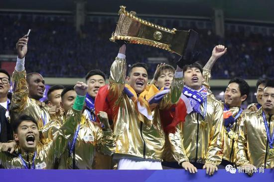 2019年，莫雷诺第二次捧起足协杯冠军奖杯