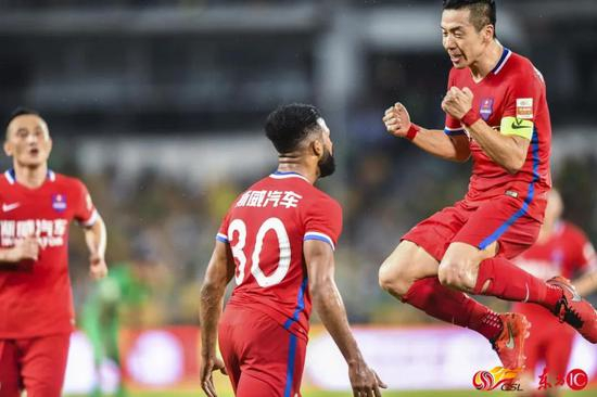 进能帮助球队攻城拔寨，退又可防得外援没脾气，如此丁捷谁不爱呢。