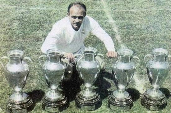 曾经叱咤足坛的一代巨星迪·斯蒂法诺