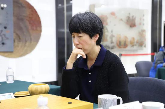 芮乃伟（中国）