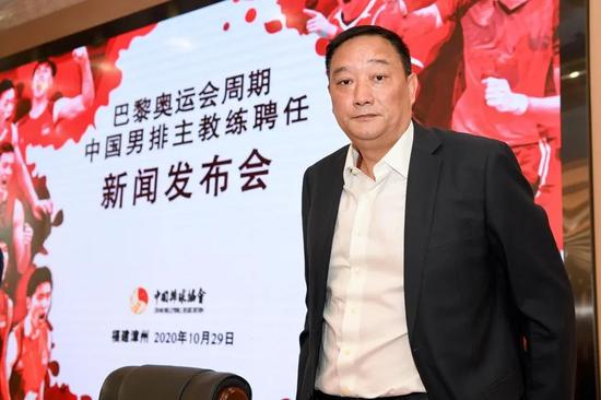 吴胜出任中国男排主教练