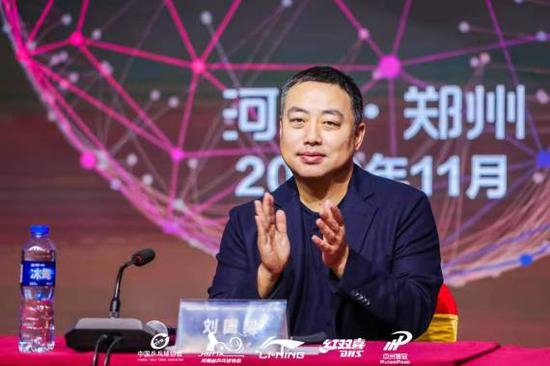 刘国梁参加2020年全国乒乓球“业余球王”总决赛开幕式（中国乒协供图）