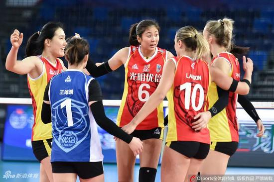 上海女排连续四个赛季闯进四强