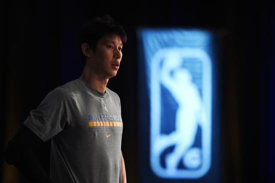 林书豪目前在NBA发展联盟效力。