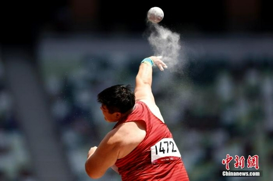 当地时间8月1日，东京奥运会女子铅球决赛，中国名将巩立姣投出20米58的个人最佳成绩成功夺冠。这是巩立姣职业生涯首枚奥运金牌，也是中国田径队在本届奥运会收获的第一枚金牌。中新社记者 富田 摄