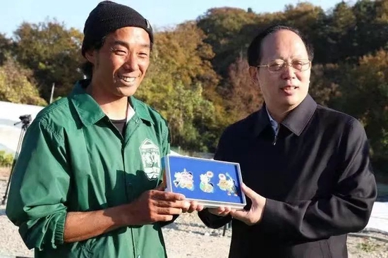 佐藤康弘和中国领导