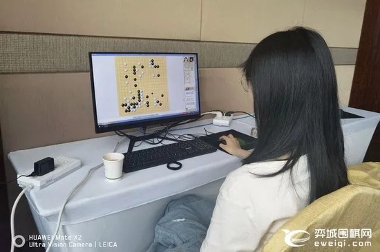 吴依铭四段对局中