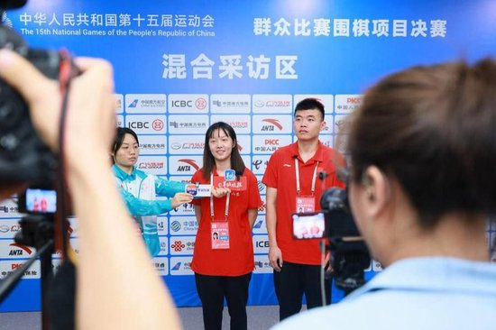 彭乐怡、王本东夺冠后接受采访