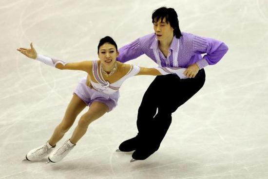 中国双人滑名将庞清佟健退役后也投身花滑培训行业。