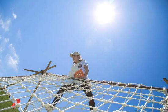 草原绳索障碍挑战