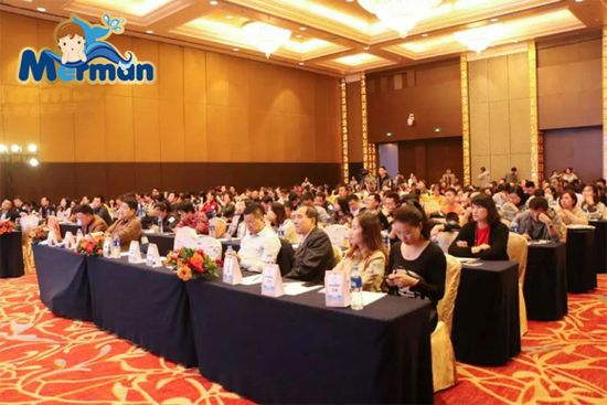 觅蒙体智能亲子游泳发布会现场