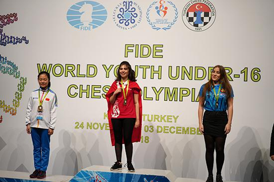  宋宇新获最佳女棋手铜牌。