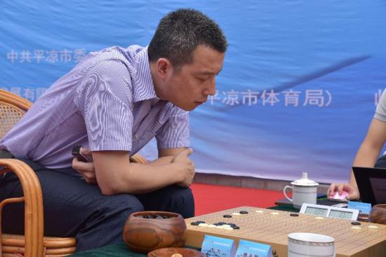 手握8个世界冠军头衔的著名棋手古力也是清华大学的学生。新华社发（张睿摄）