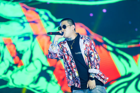 明星Rapper派克特现场表演