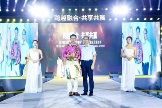 个人比杆赛亚军：江西省高尔夫球协会余汉良