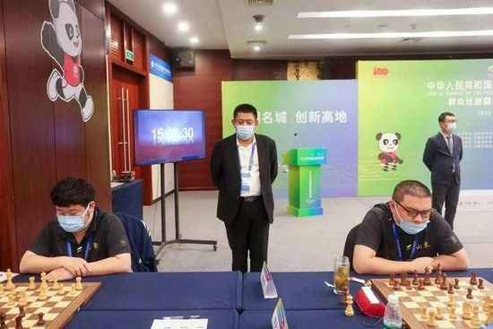 张永龙、薛康比赛中