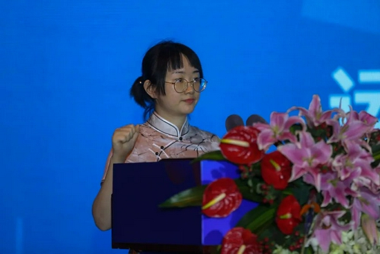 谭中怡代表棋手宣誓