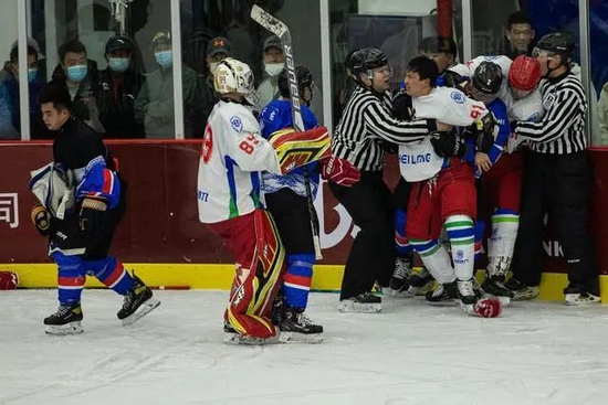 北京体职院队VS齐齐哈尔打架事件