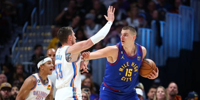 高速攻防转换再现现代篮球极致魅力