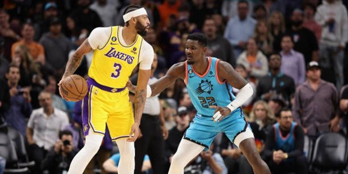 詹姆斯浓眉迎战杜兰特欧文篮网湖人强强对话一触即发