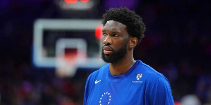 重温恩比德与队友的默契配合瞬间