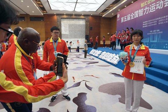 上海国跳队金牌外教“乔老爷”:咱喀麦隆也有大闸蟹