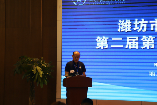 李军主持换届会议