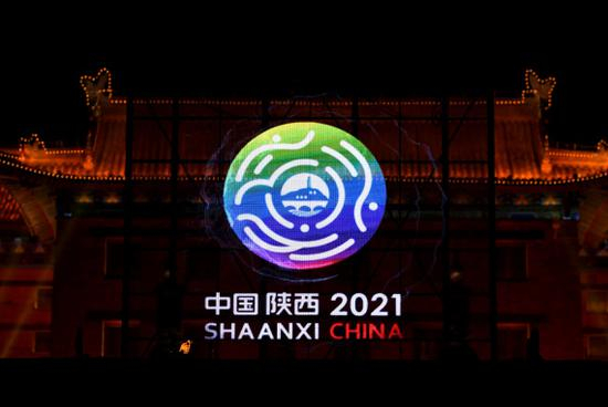 第十四届全运会会徽“礼天玉璧”和吉祥物“秦岭四宝”在西安明城墙南门广场正式亮相。