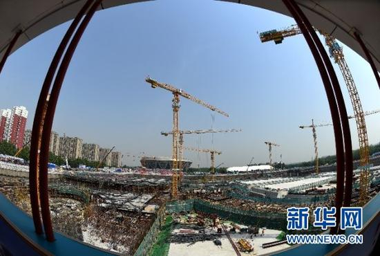 ↑这是5月9日拍摄的国家速滑馆施工现场。新华社记者罗晓光摄