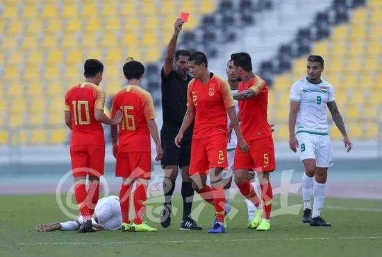 刘奕鸣红牌下场