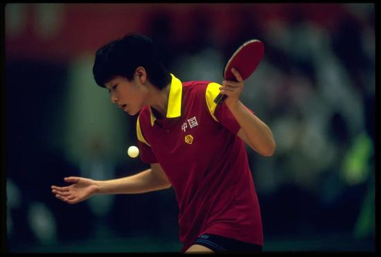  陈静拿到了乒乓球史上首个奥运会女单冠军