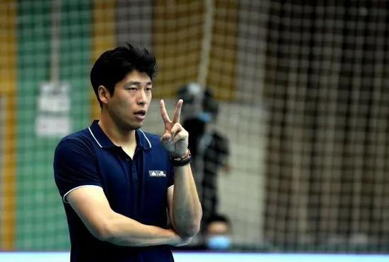 沈琼转型成为上海男排主教练