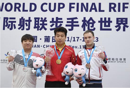 11月21日，在福建莆田进行的2019年国际射联步手枪世界杯总决赛男子10米气手枪决赛中，中国选手庞伟以243.7环的成绩夺冠。