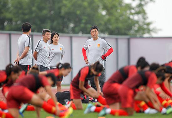 贾秀全带队日常训练。