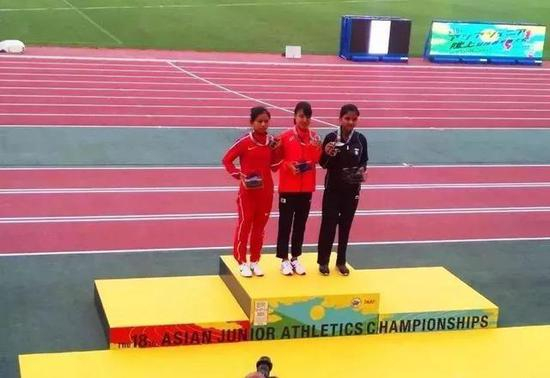 2012年贵州省青少年田径锦标赛中荣获1500米、5000米第一名。