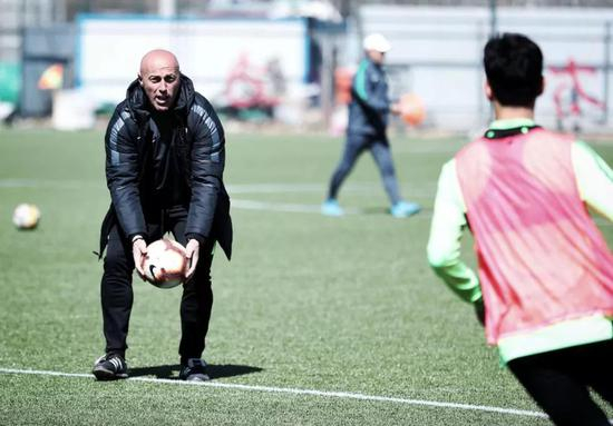 进攻教练扬科维奇