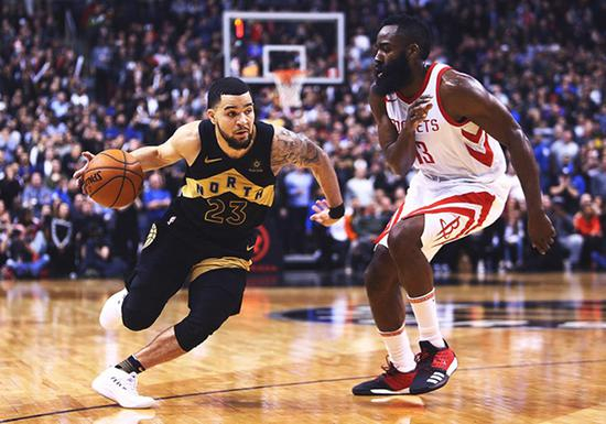 范弗利特突破哈登。