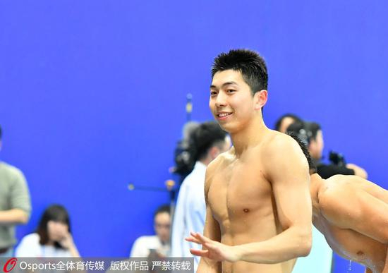 帅气的闫子贝。