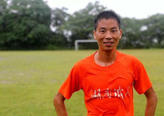 曾文波是湖南MANGO铁三俱乐部创始人之一，长沙顺时针车队签约的业余车手。