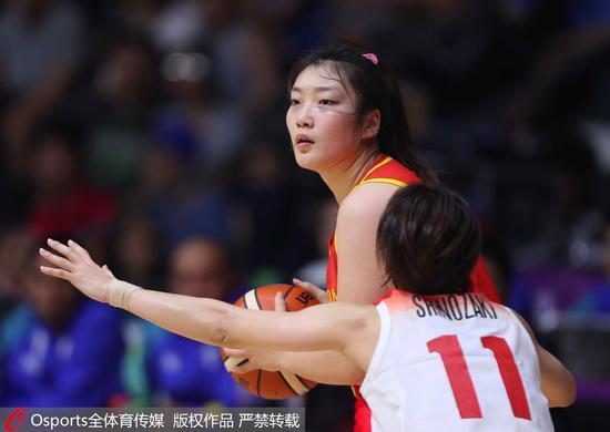 中国女篮本场发挥了巨大的内线优势。