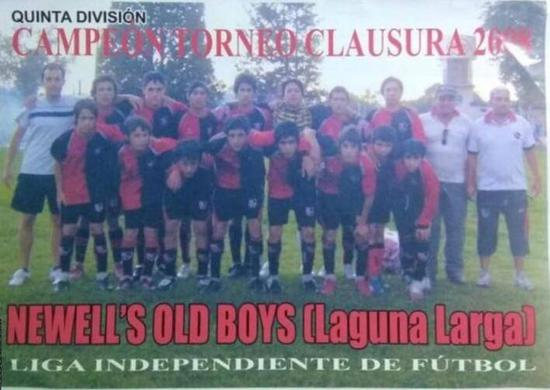 （上图后排右四为迪巴拉）