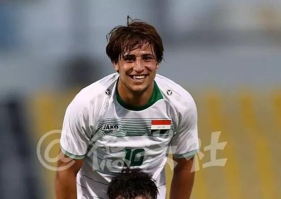 帮助伊拉克队攻入致胜一球的00后小将